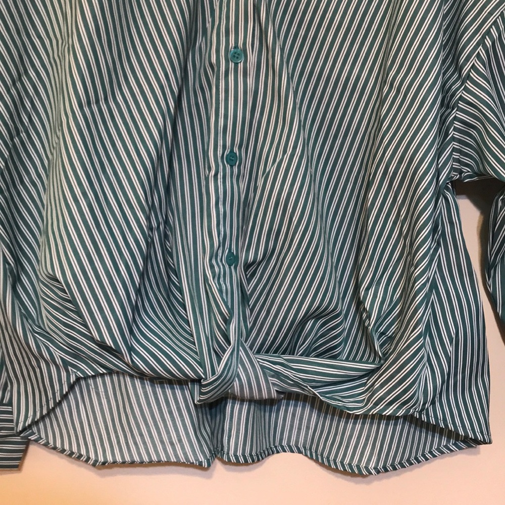 Green and white shirt - Picture 4 of 7